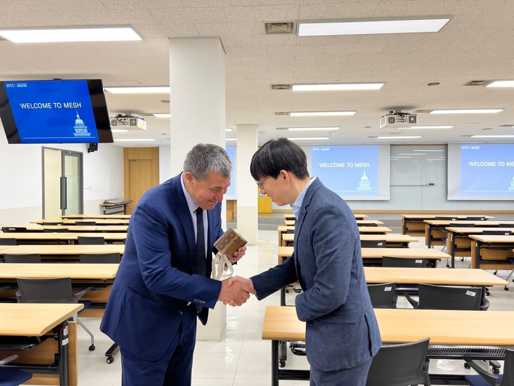 우주베키스탄 기묘대학교 총장단 임상술기센터 소개 및 견학 사진_5